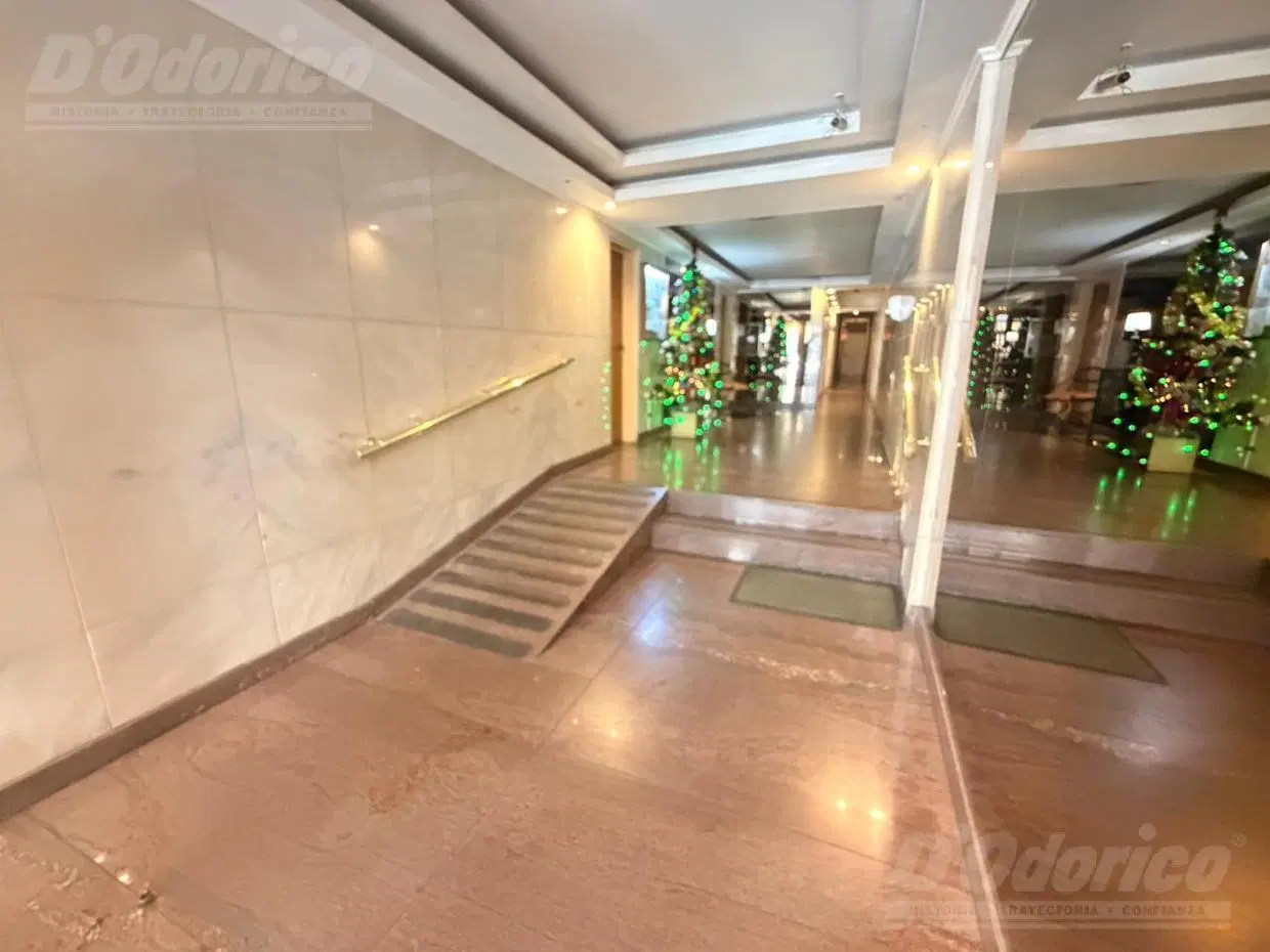 Departamento 2 dormitorios con cochera fija y cubierta en venta en Caballito 3