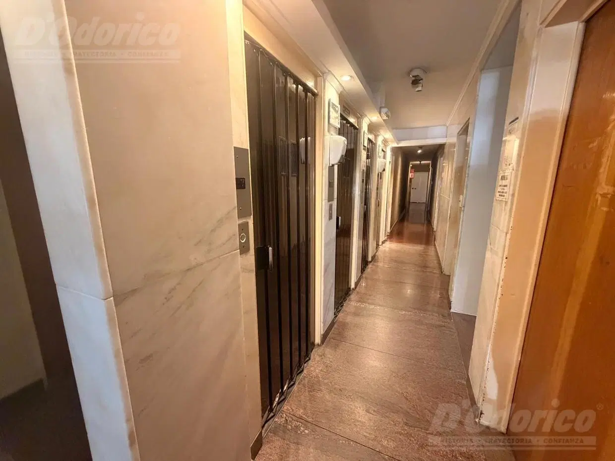 Departamento 2 dormitorios con cochera fija y cubierta en venta en Caballito 4
