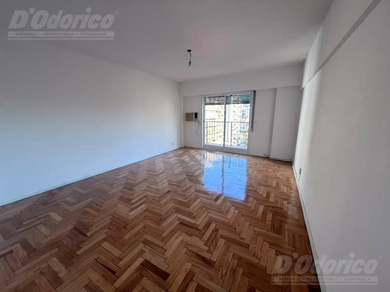 Departamento 2 dormitorios con cochera fija y cubierta en alquiler en Caballito 3