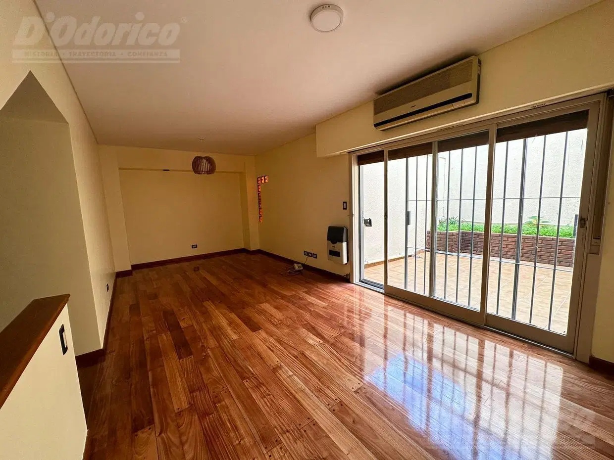 Dúplex (tipo casa) de 3 dormitorios con cochera en alquiler en Caballito. 4
