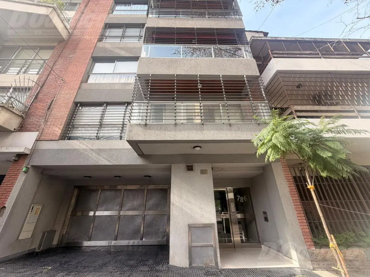 Piso de 3 ambientes con cochera en venta en Caballito 2