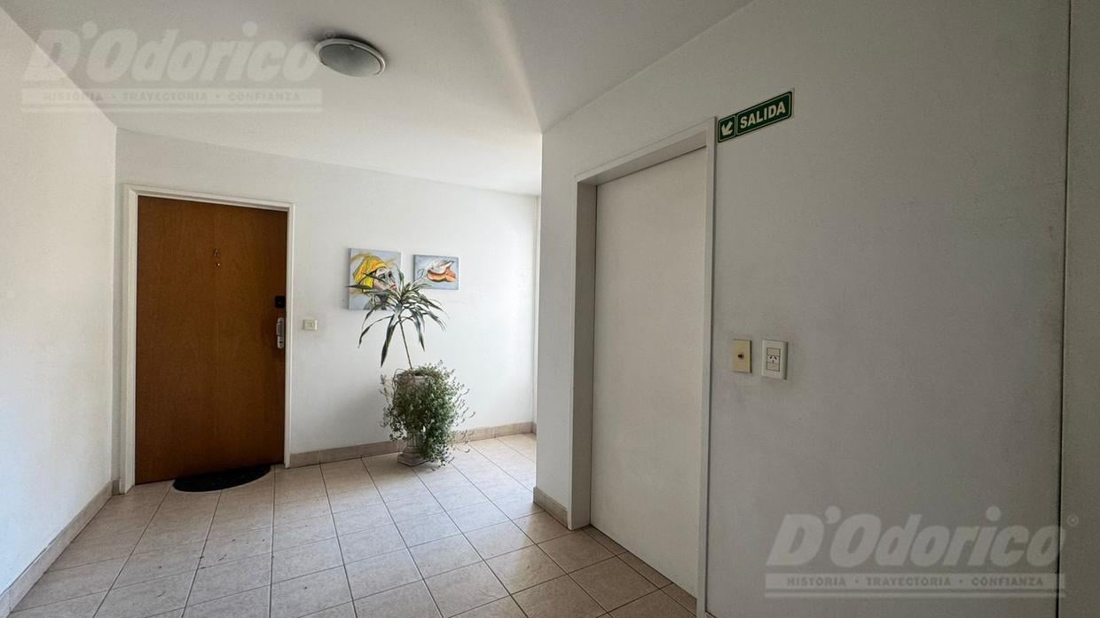 Foto de Departamento de 2 dormitorios y espacio guarda coche en venta en, imagen 3
