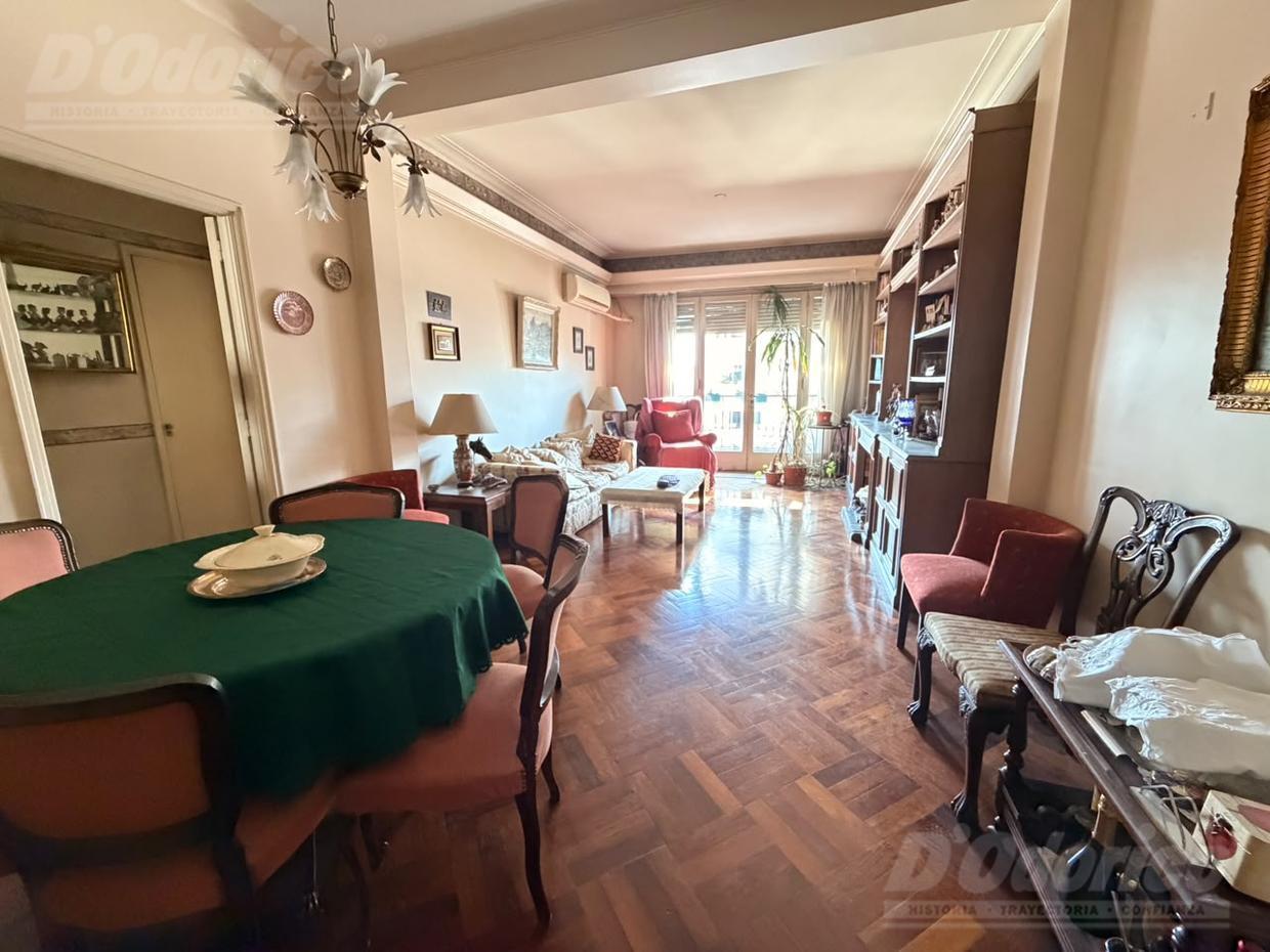 Foto de Departamento de 2 dormitorios c/dep. de servicio en venta en Flores, imagen 3