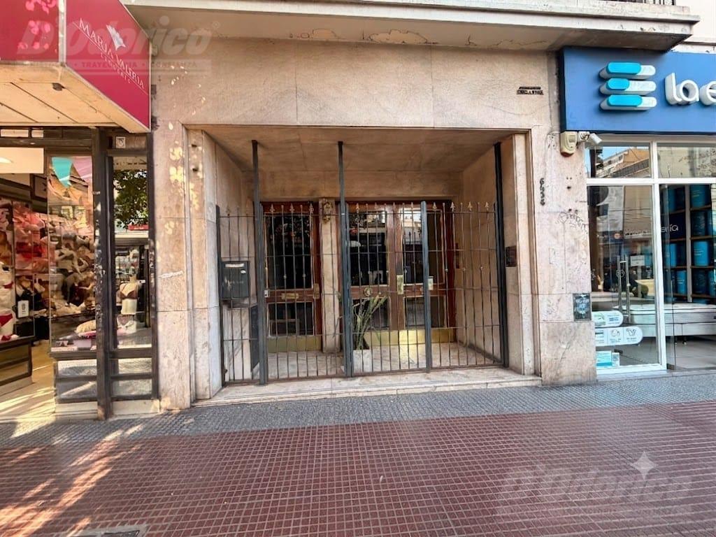 Foto de Departamento de 2 dormitorios c/dep. de servicio en venta en Flores, imagen 2