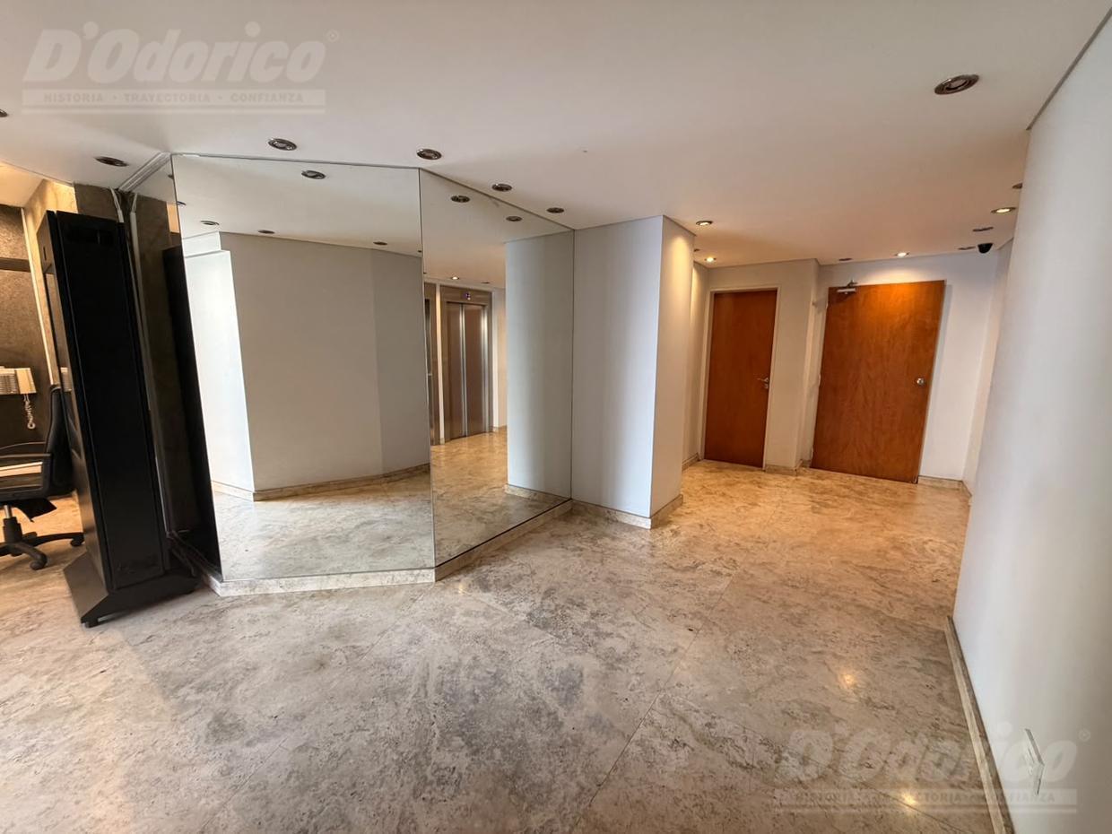 Foto de Departamento de 2 dormitorios y espacio guarda coche fijo y cubierto en, imagen 1