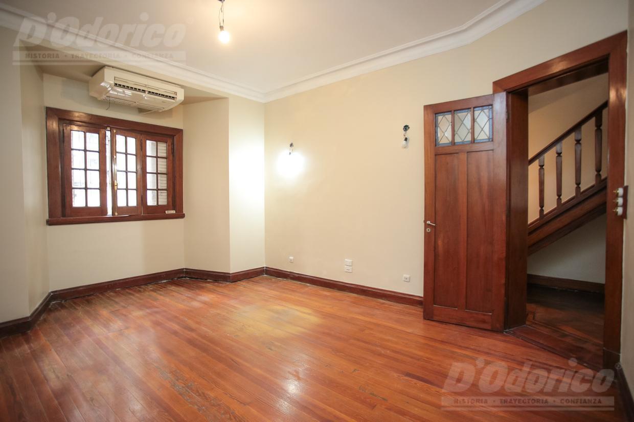 Foto de Casa Estilo Inglés en Alquiler en Belgrano R., imagen 1