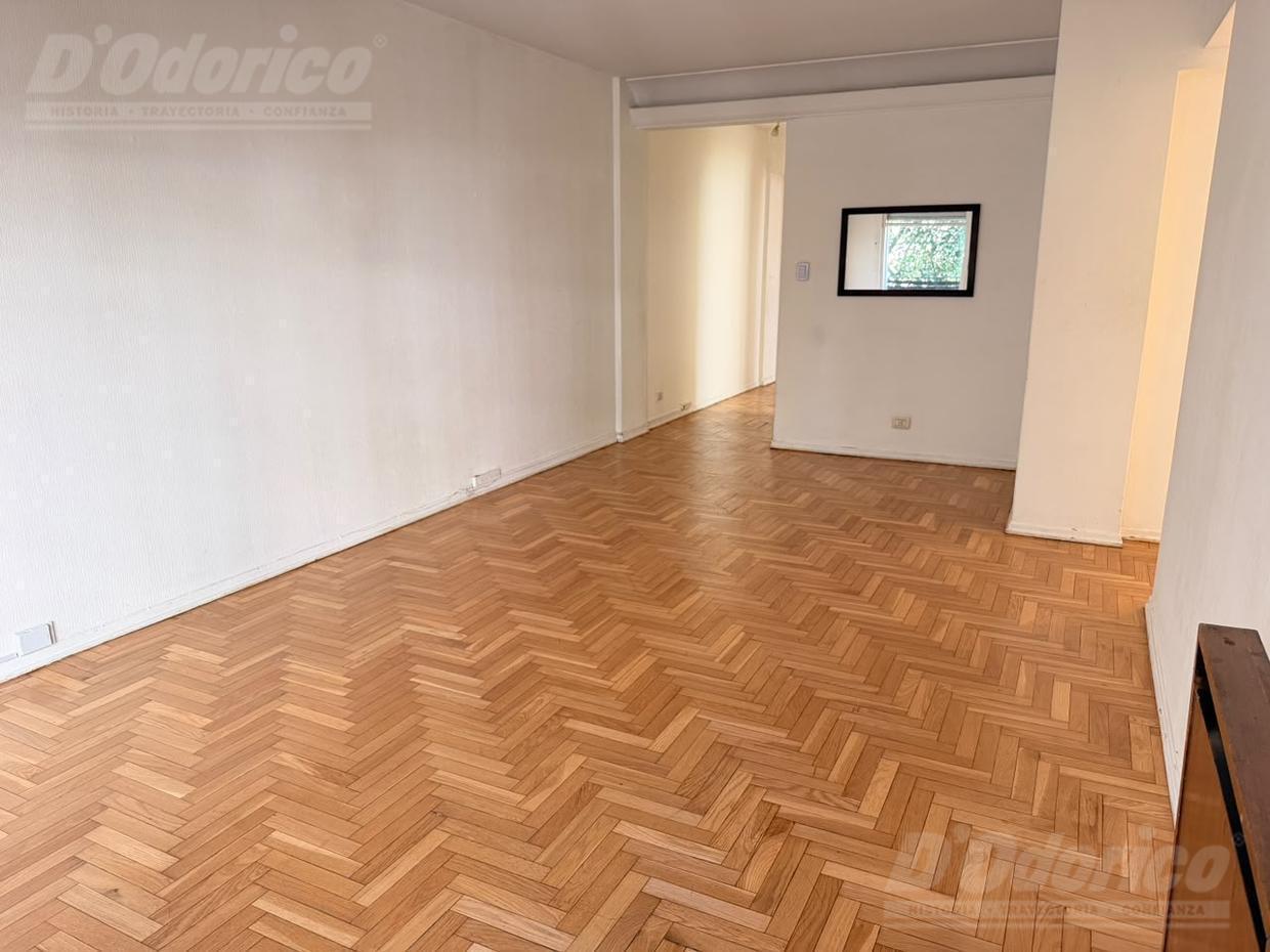 Foto de Semi piso de 2 dormitorios y escritorio en venta en Caballito., imagen 1
