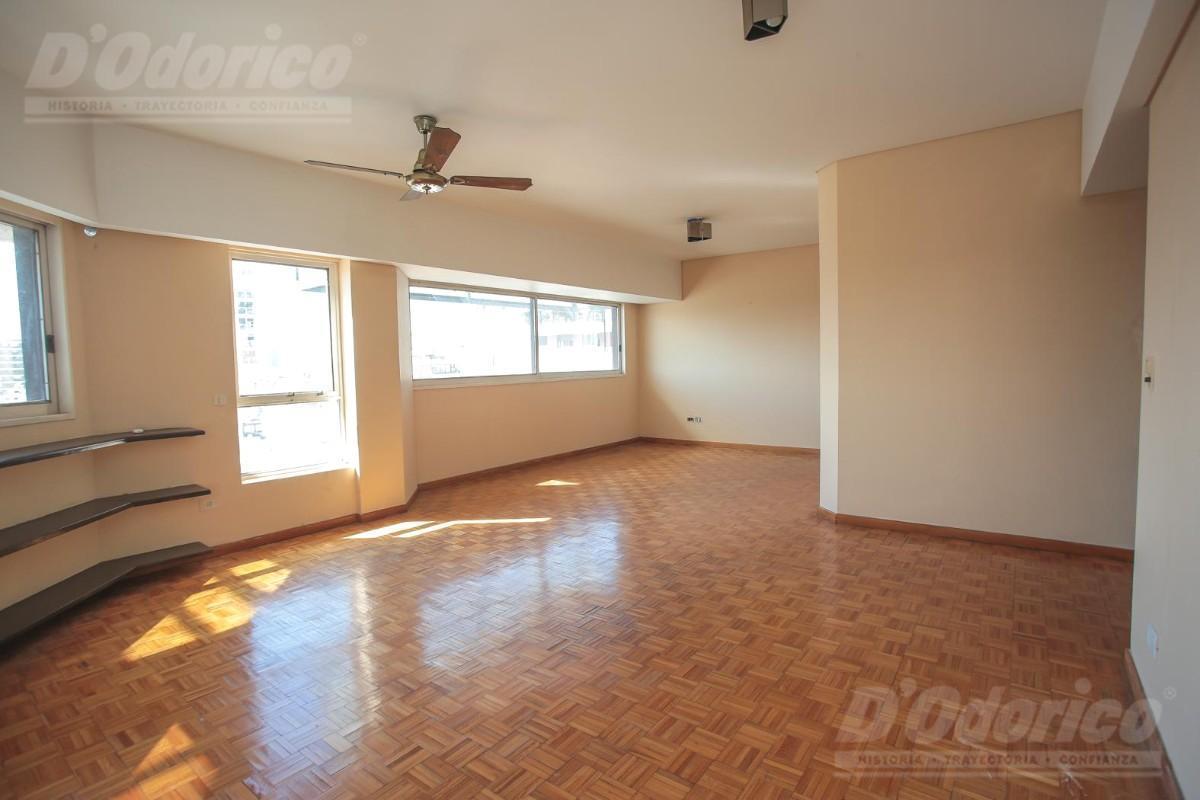 Foto de Departamento en Alquiler de 3 Dormitorios con dependencia y con cochera, imagen 3