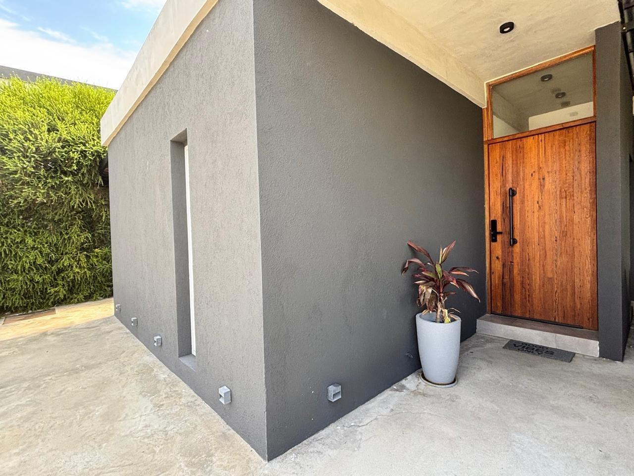 Foto de Casa de más de 350 mts en venta con gran costa y salida directa a la, imagen 2