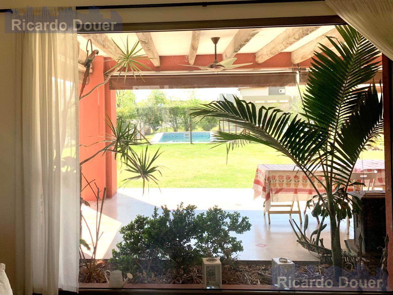 Foto de Casa con pileta en alquiler temporario de verano/vacaciones o anual en, imagen 1