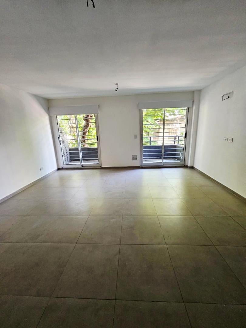 Foto de Monoambiente Apaisado al Frente con Balcón, imagen 2