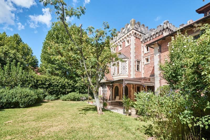 Espectacular Casa Tudor en El Mejor Lugar de Lomas Jockey - Son Dos Casas Juntas o Separadas 2