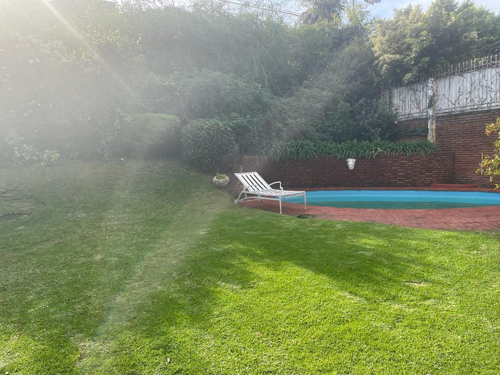 UNICO JARDIN IRREPETIBLE EN BARRIO PARQUE