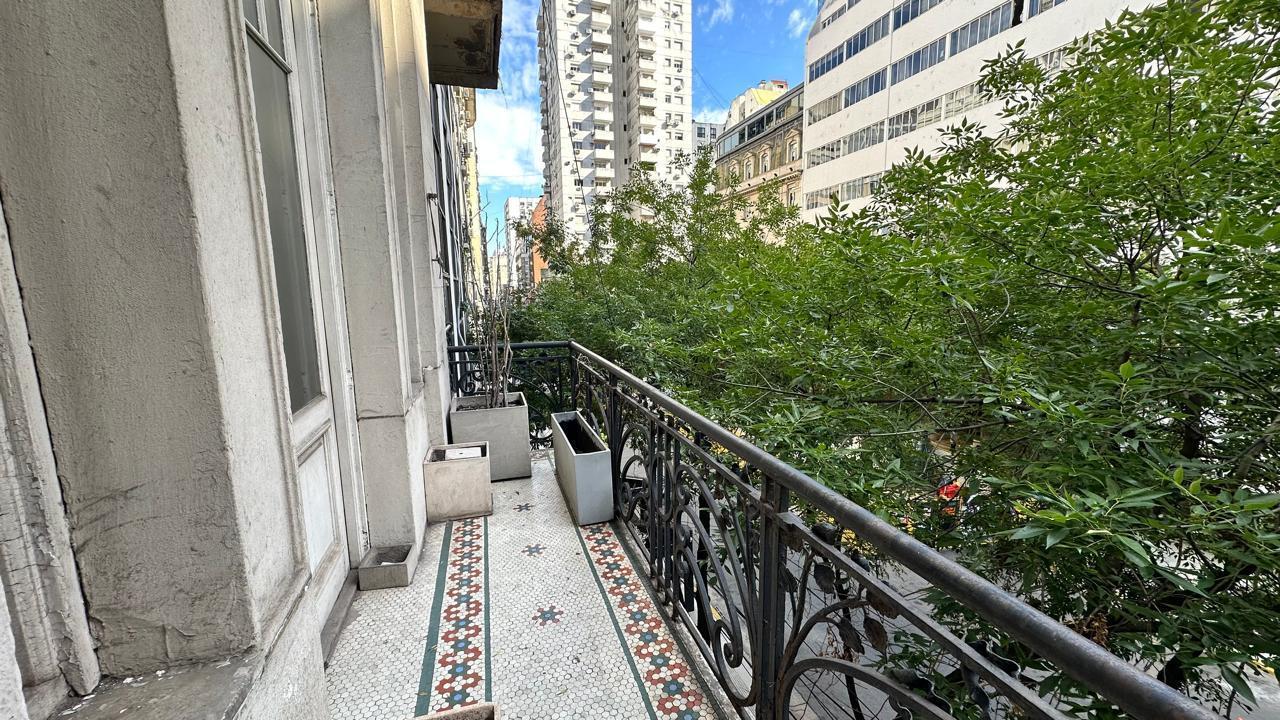 Foto de Oficina en edificio frances con techos altos, imagen 3