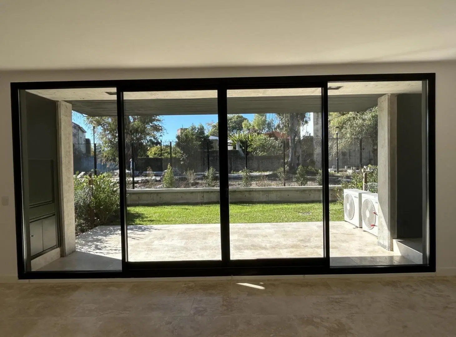 PB con jardín en Urbana Las Lomas 2