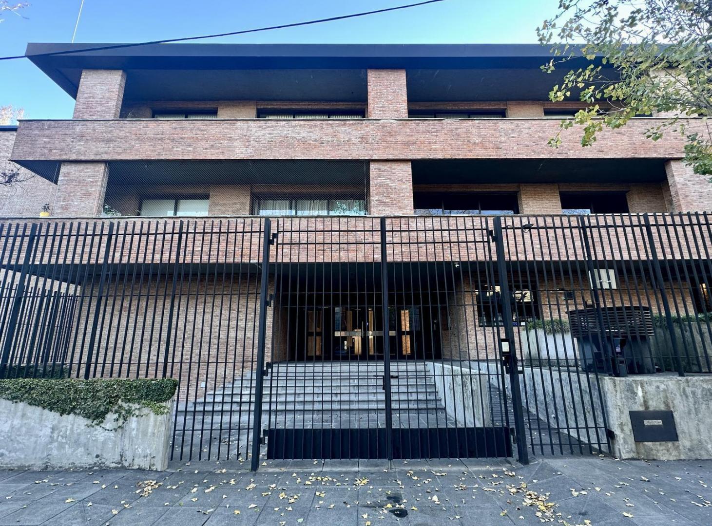 Impecable loft con entrepiso, 1 dormitorio (posibilidad realizar 2do) , 2 baños, seguridad amenities