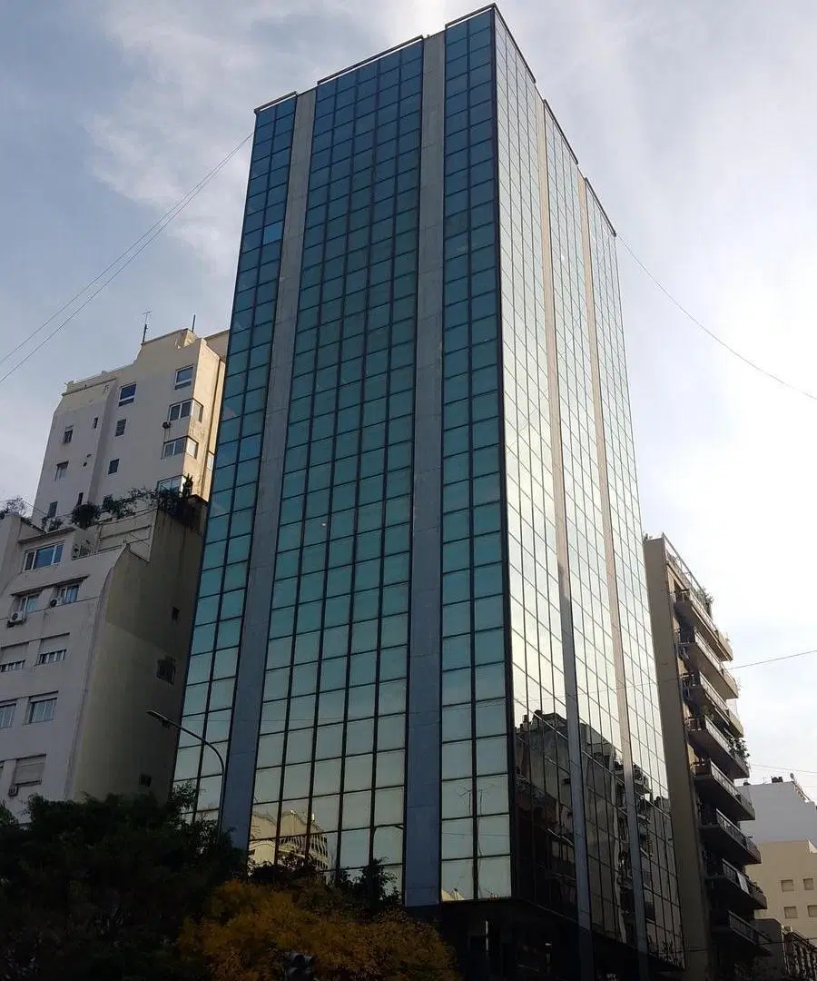 Gran oficina ubicada en torre con excelentes vistas a la avenida 9 de Julio, Retiro! 4