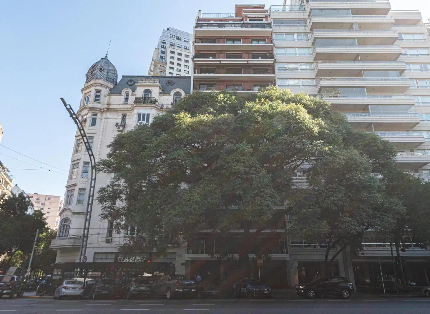 EDIFICIO DE PRIMERA CATEGORIA - SEG 24HS - COCHERA FIJA - MUCHA LUZ 1