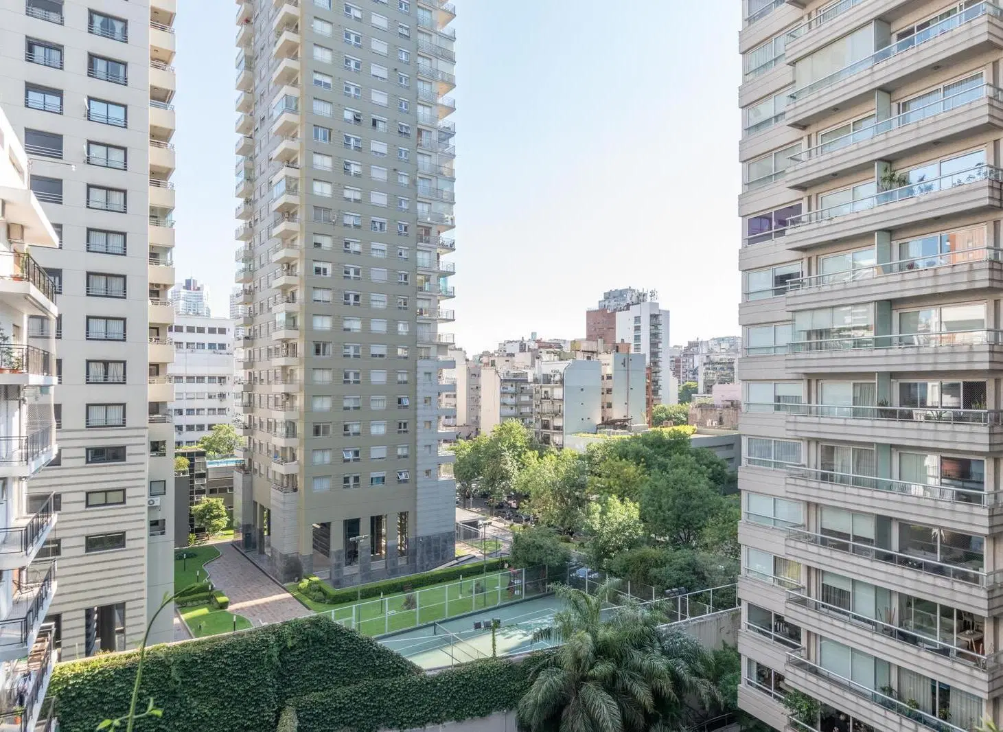 EDIFICIO DE PRIMERA CATEGORIA - SEG 24HS - COCHERA FIJA - MUCHA LUZ 4