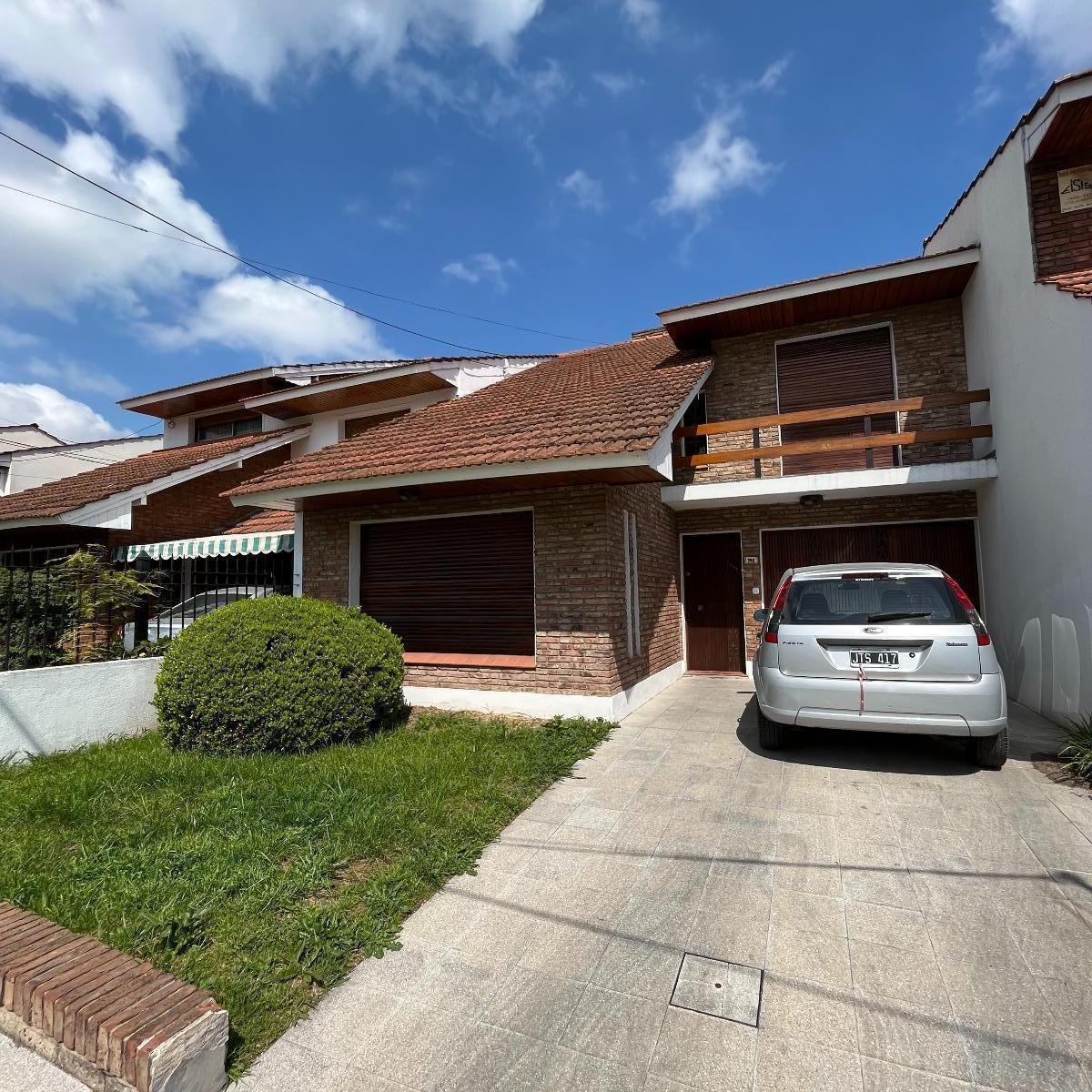 Chalet 3 Dorm. con Jardín, Pileta y Cochera – Adrogué