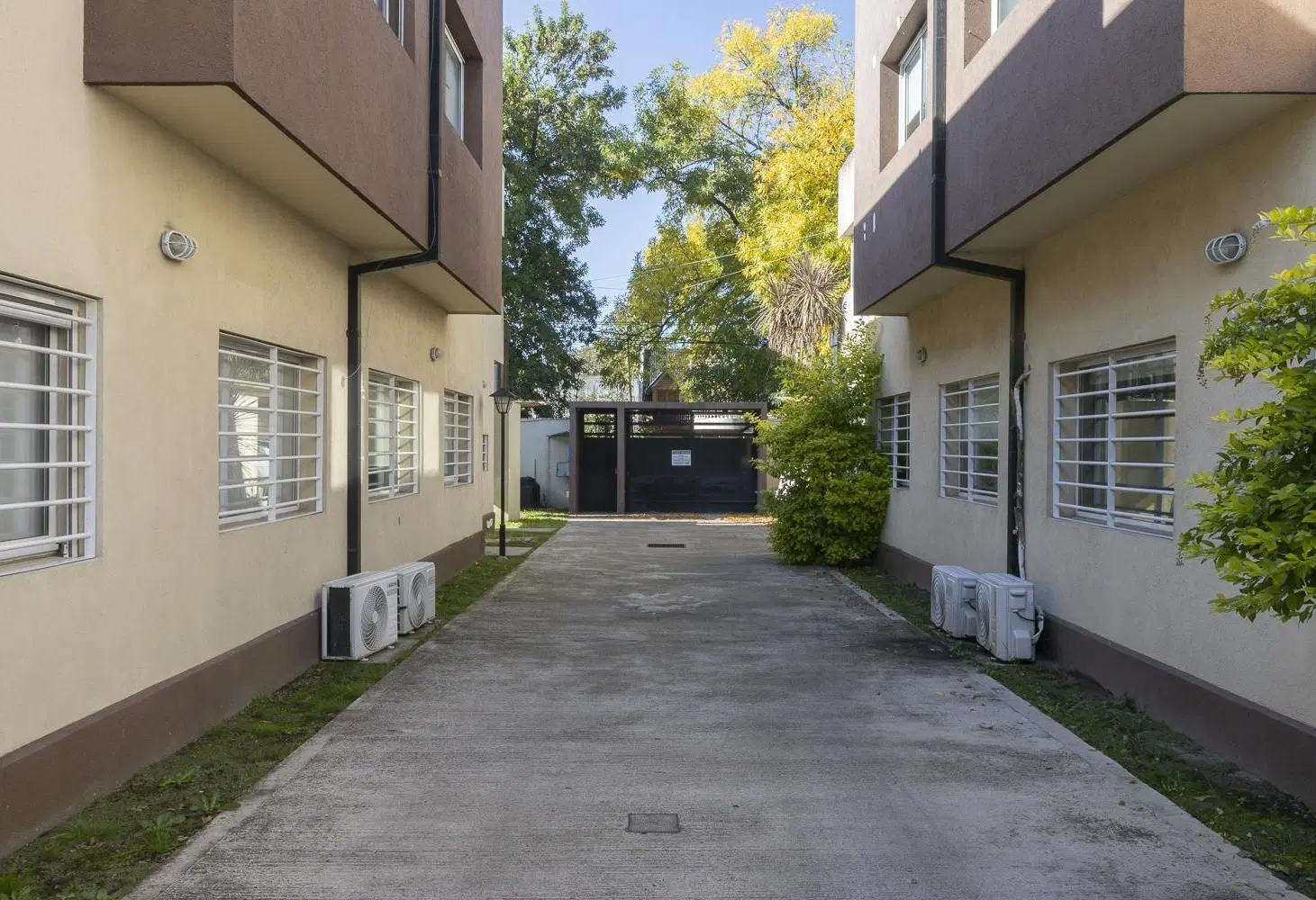 Dúplex 3 Ambientes en Complejo Cerrado en Adrogué | Cochera, Parrilla y Radiadores 1