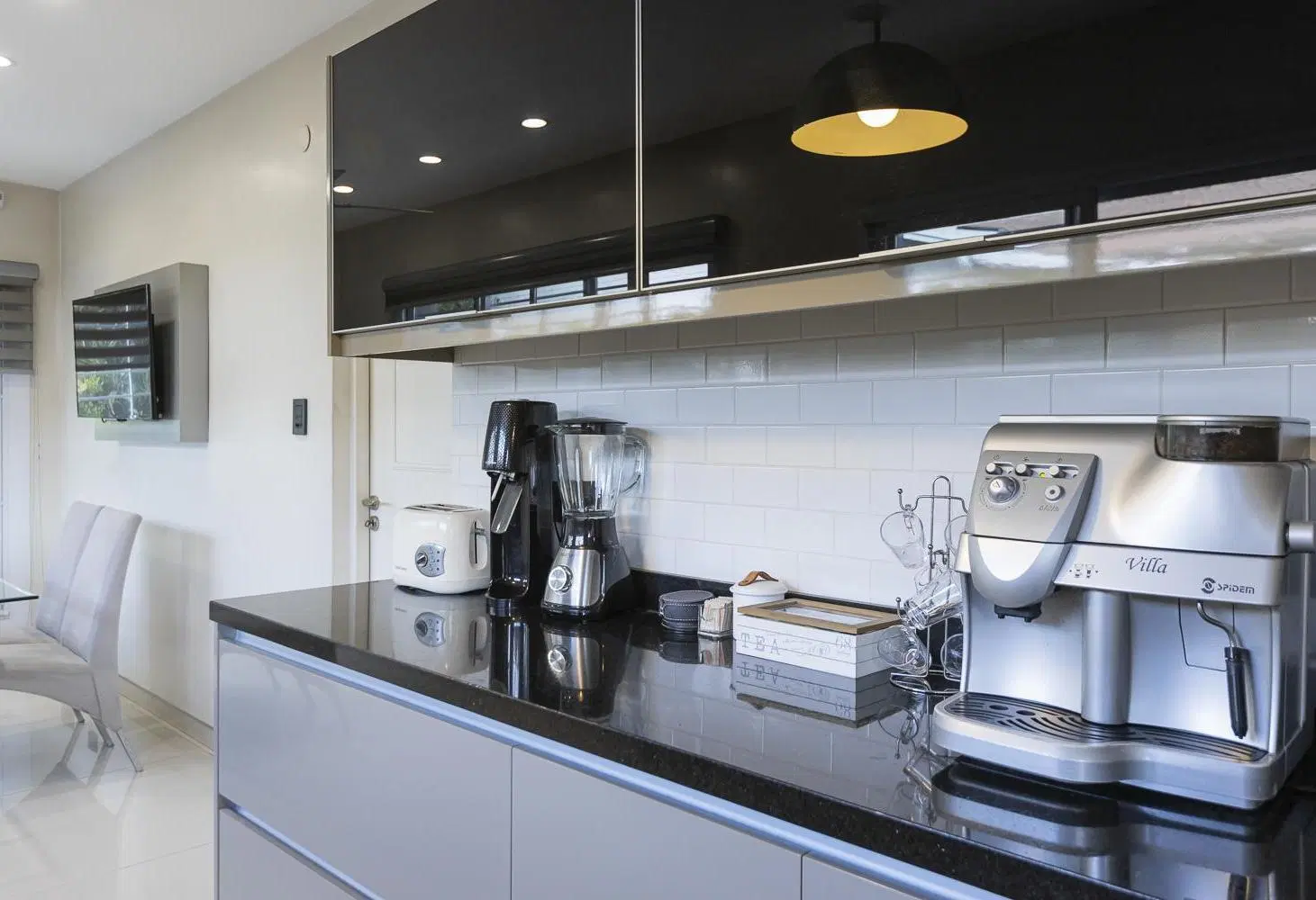 Casa de Categoría en 1 Planta | Con Gran Fondo, Pscina y Quincho | Av. Espora al 1100, Adrogué 3