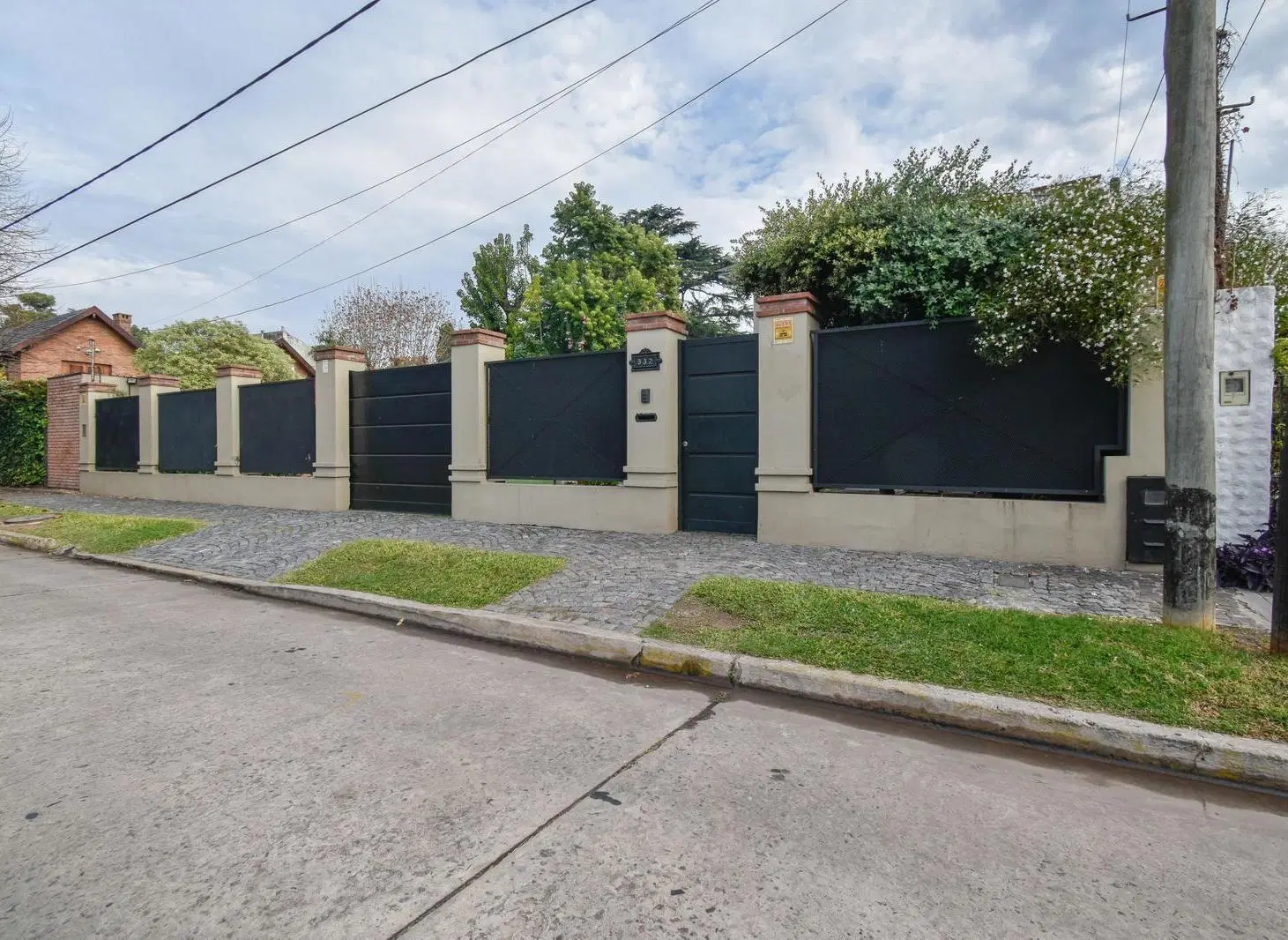 Residencia Premium en Pasaje Kennedy, Adrogué: 560 m² de confort, diseño y privacidad 2