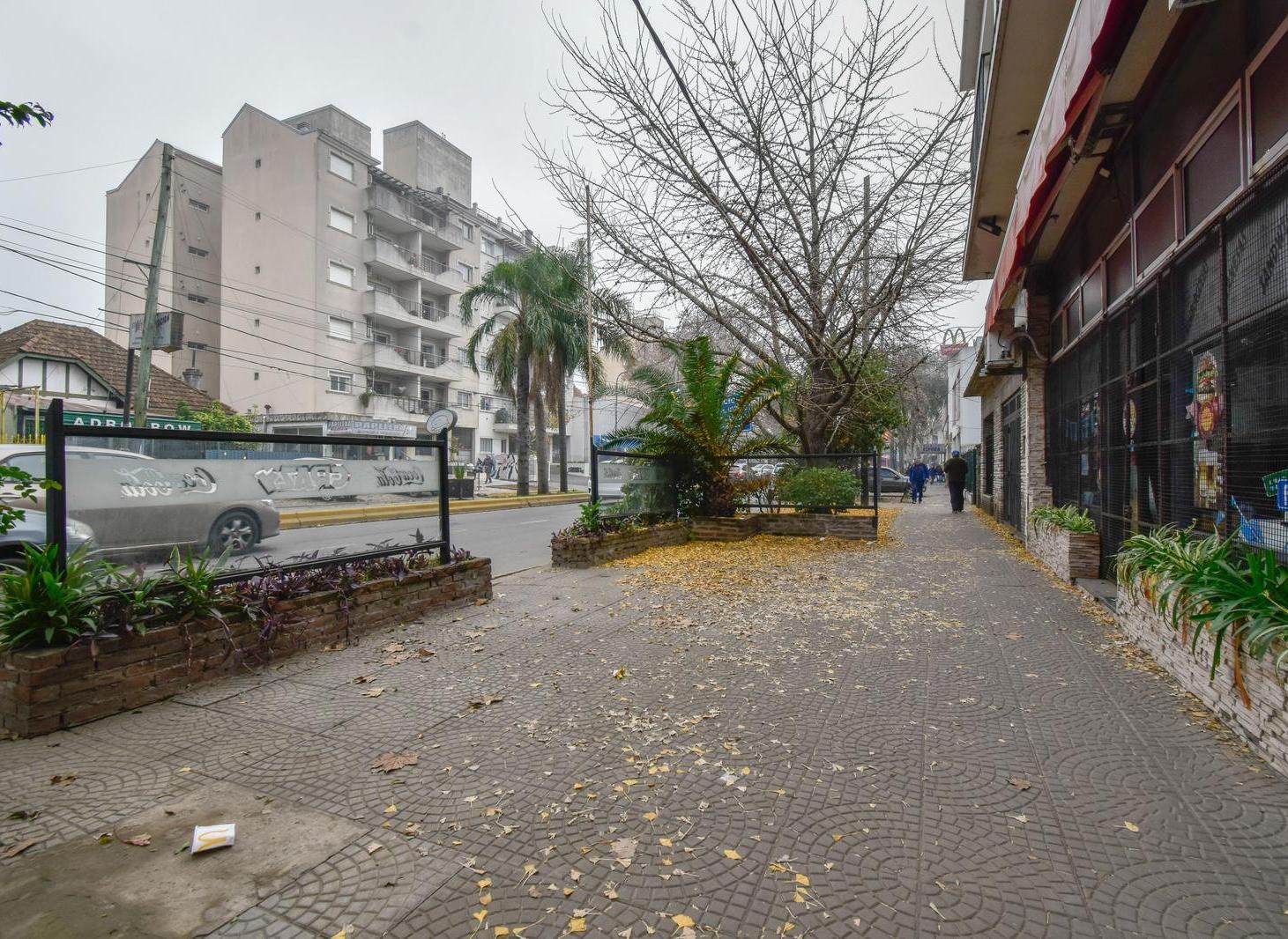 Local en Alquiler sobre Av. Espora a metros de Clínica Espora – Ideal Gastronomía o Corporativo