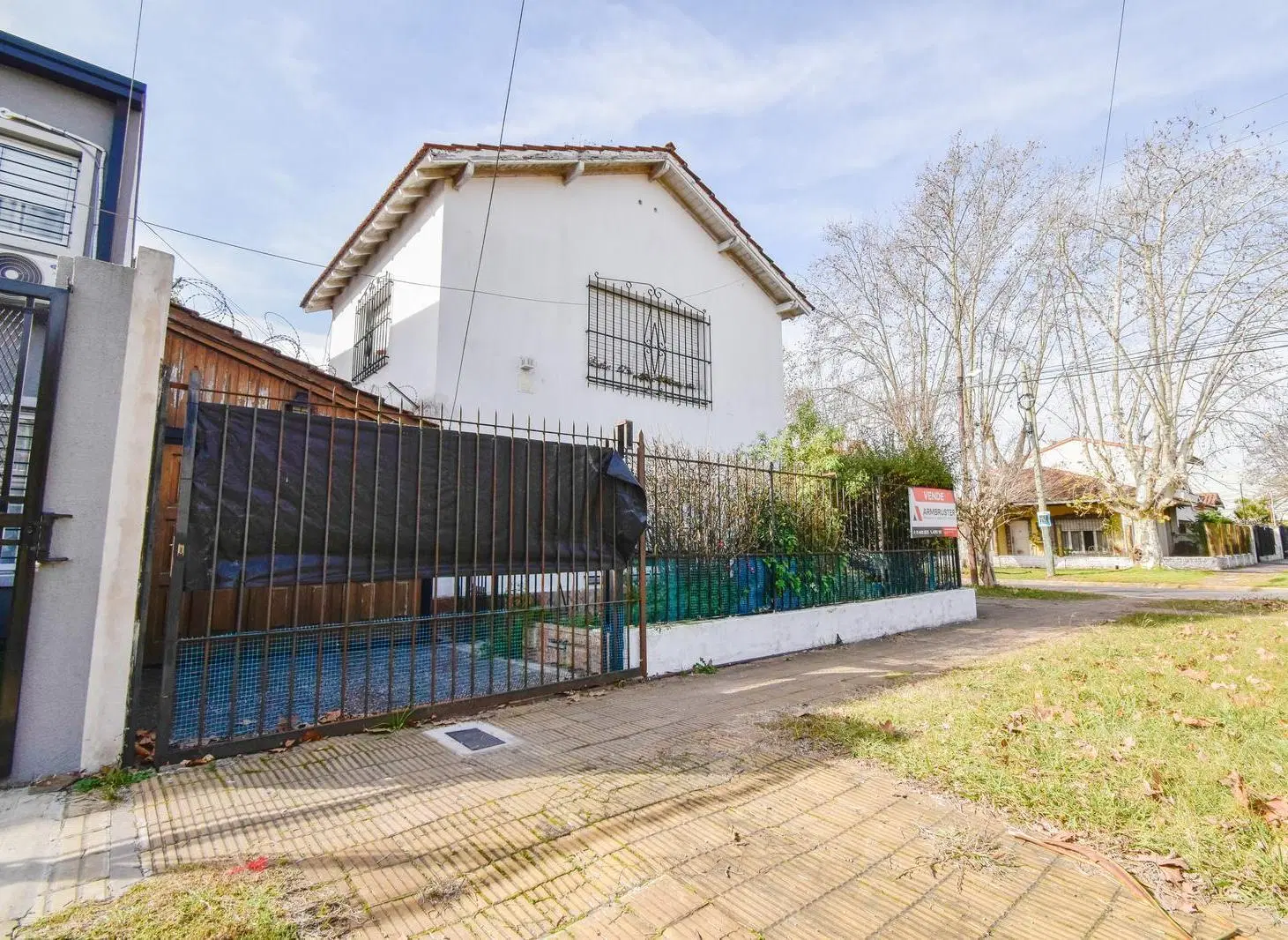 Casa En Venta En Esquina 3 Ambientes Con Patio, Cochera Y Playroom - José Mármol 1