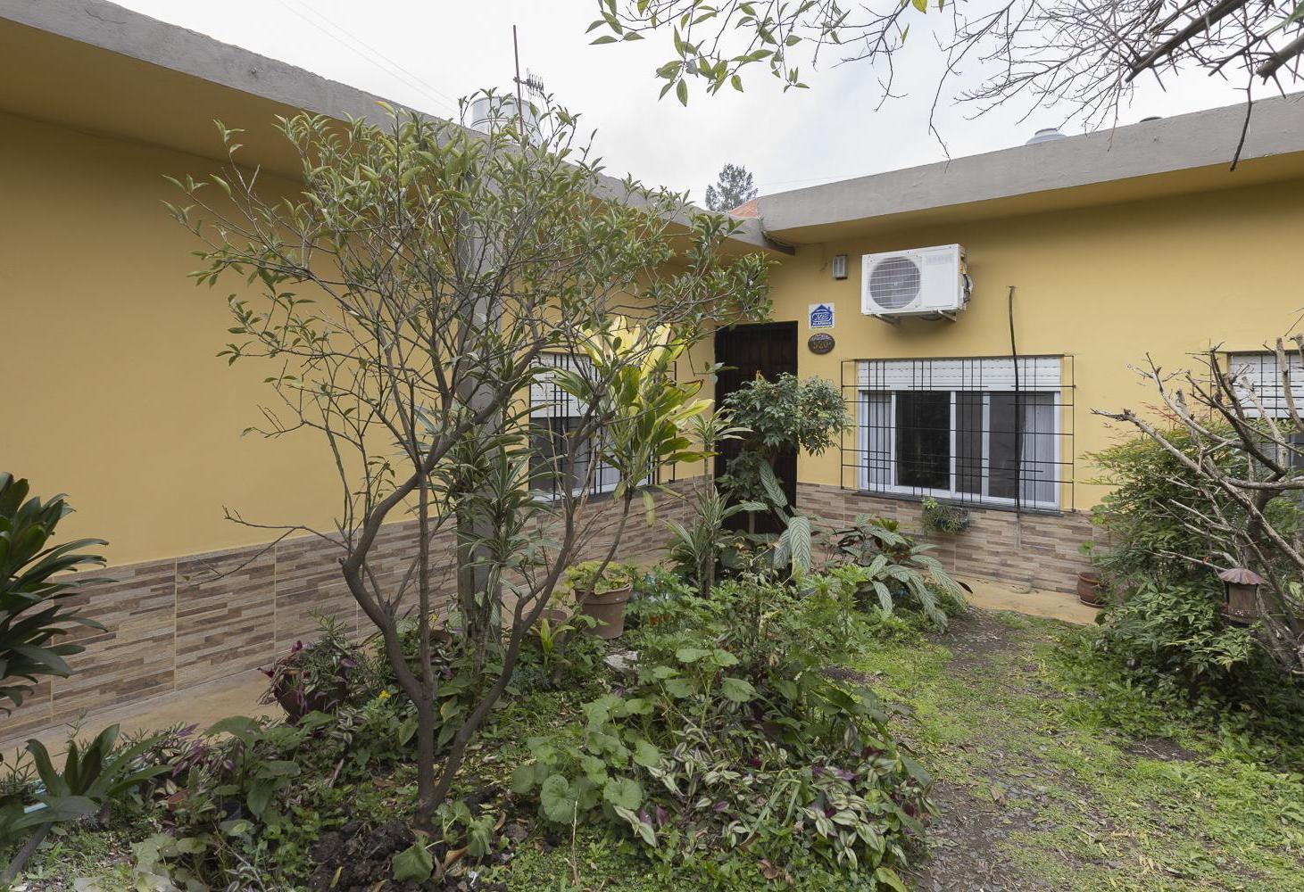 Foto de Casa 4 Ambientes en Esquina | Doble Cochera y Jardín en San José, imagen 5