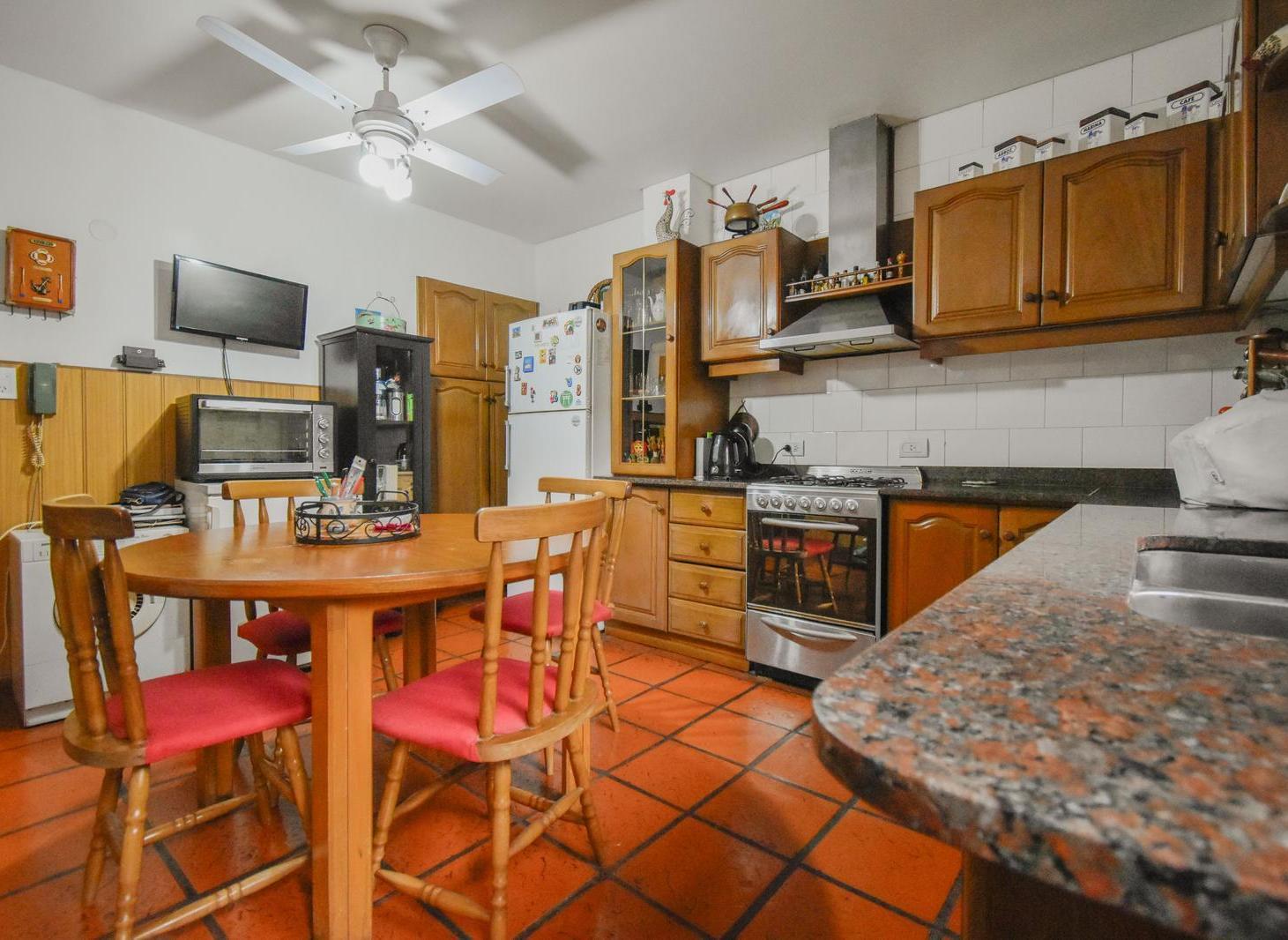 Foto de PH Triplex 4 Ambientes con Cochera y Parrilla - Erezcano al 900, Adrogué, imagen 4