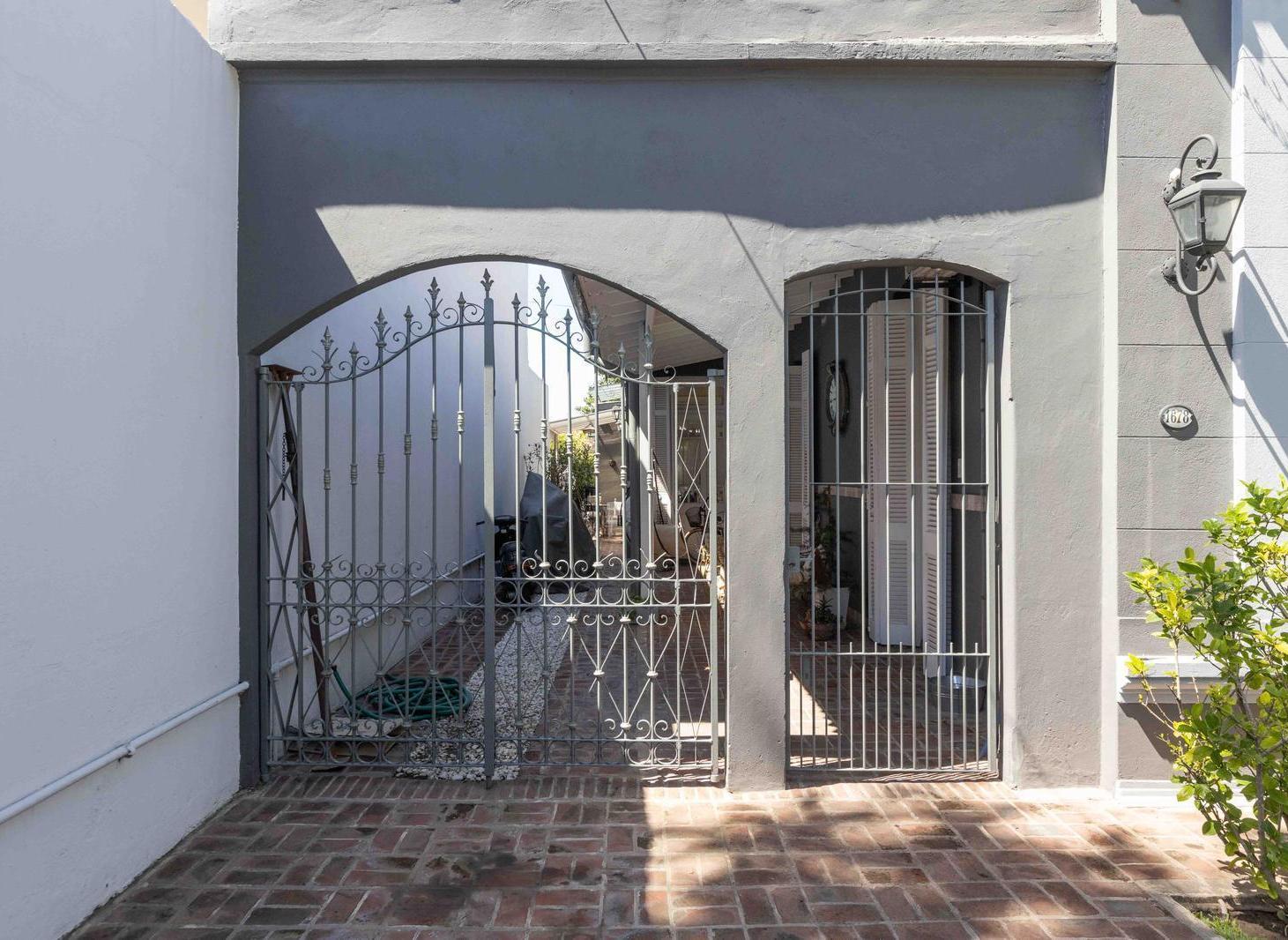 Foto de Residencia de Estilo Francés con Fachada Imponente – Banfield Este, imagen 4