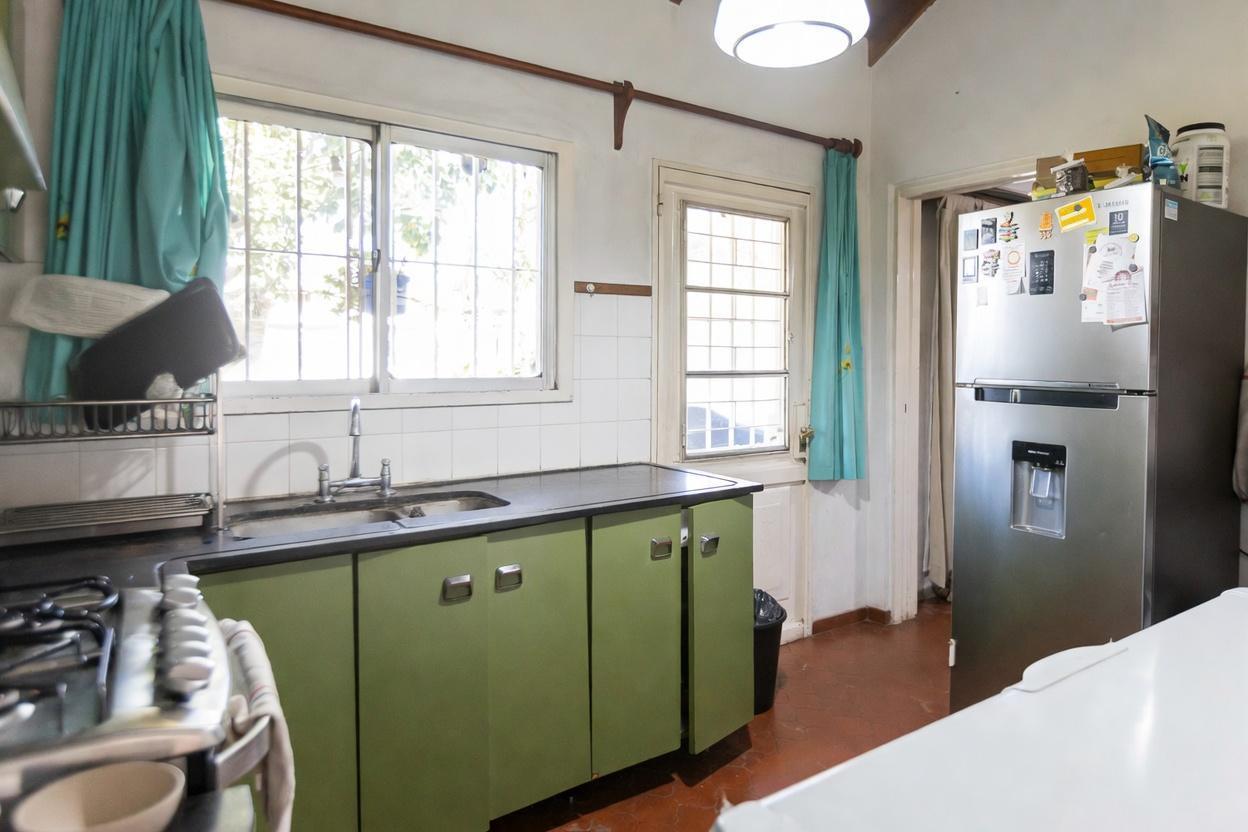 Foto de Chalet de Ladrillo Visto en Jose Mármol: 3 Dorm, Loft y Jardin (A pasos, imagen 3
