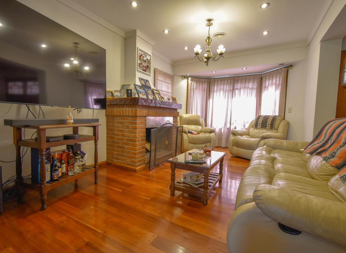 Foto de Casa en José Mármol Mitre al 2500: Calle Arbolada, 5 Dorm, PB 1 suite |, imagen 4