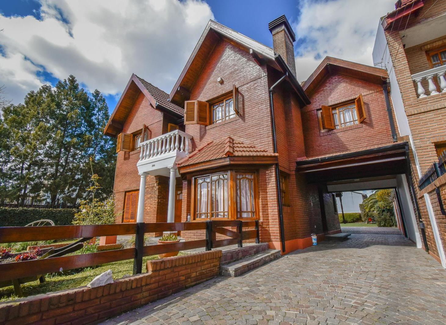 Foto de Casa en José Mármol Mitre al 2500: Calle Arbolada, 5 Dorm, PB 1 suite |, imagen 2
