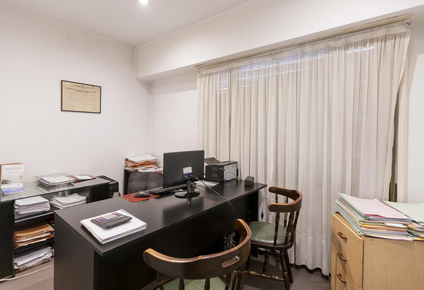 Foto de Oficinas profesionales En zona Residencial/comercial, imagen 2