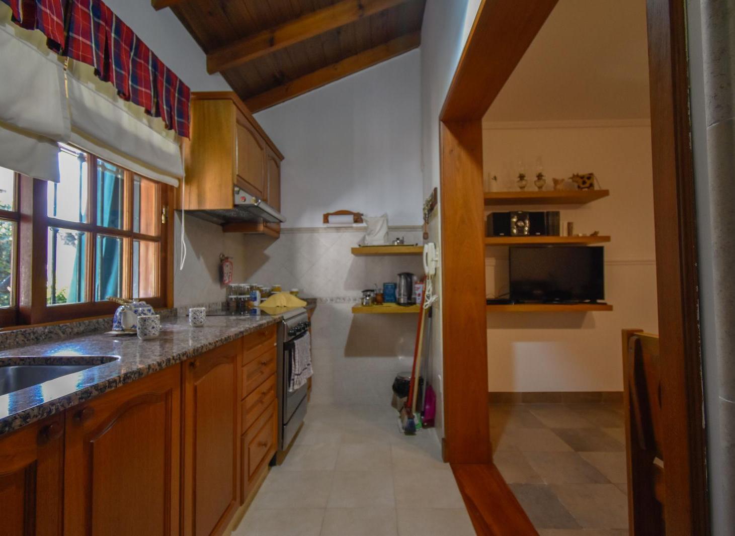 Foto de Casa Impecable en Adrogué | 3 Dormitorios, Galería y Parrilla |, imagen 3