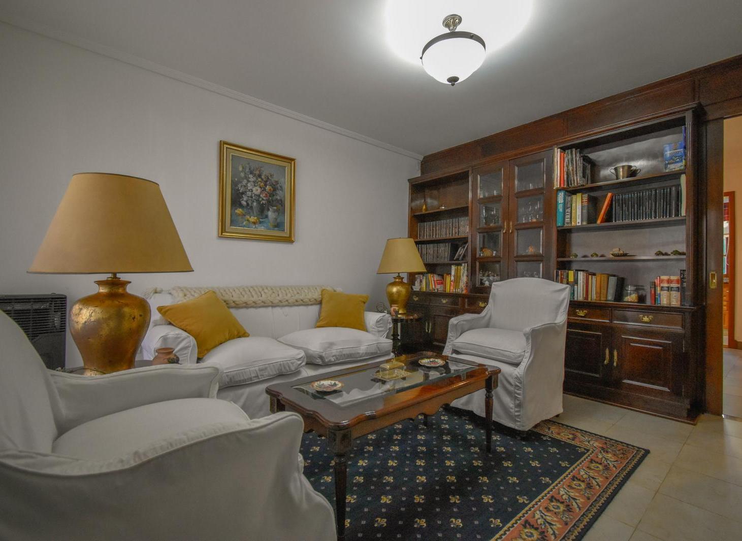 Foto de Casa Impecable en Adrogué | 3 Dormitorios, Galería y Parrilla |, imagen 2