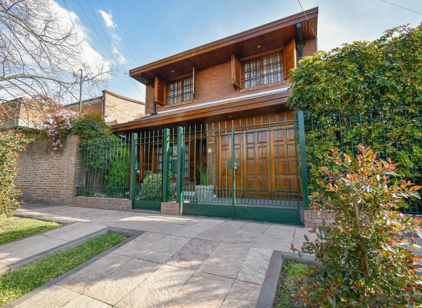Foto de Casa Impecable en Adrogué | 3 Dormitorios, Galería y Parrilla |, imagen 1