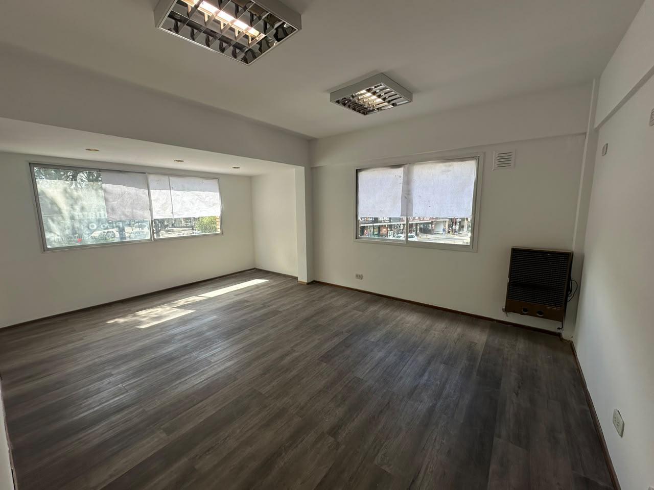 Foto de Oficinas en Alquiler en Adrogué Centro | 2 Ambientes Reciclados a Nuevo, imagen 5