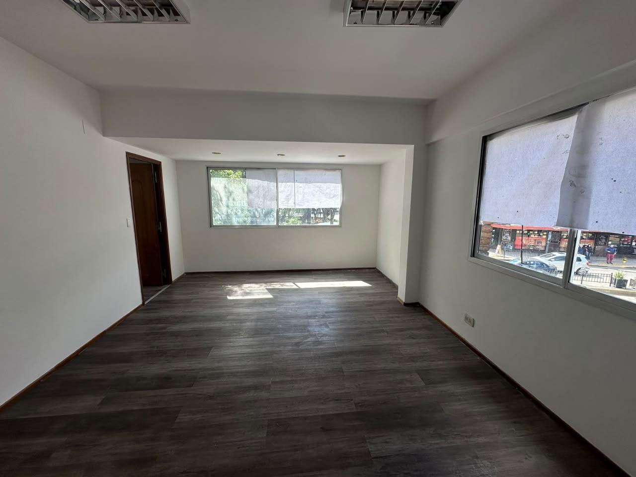 Foto de Oficinas en Alquiler en Adrogué Centro | 2 Ambientes Reciclados a Nuevo, imagen 4