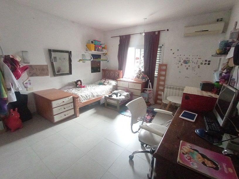 Parque Chas Hermosa Casa en Esquina 4