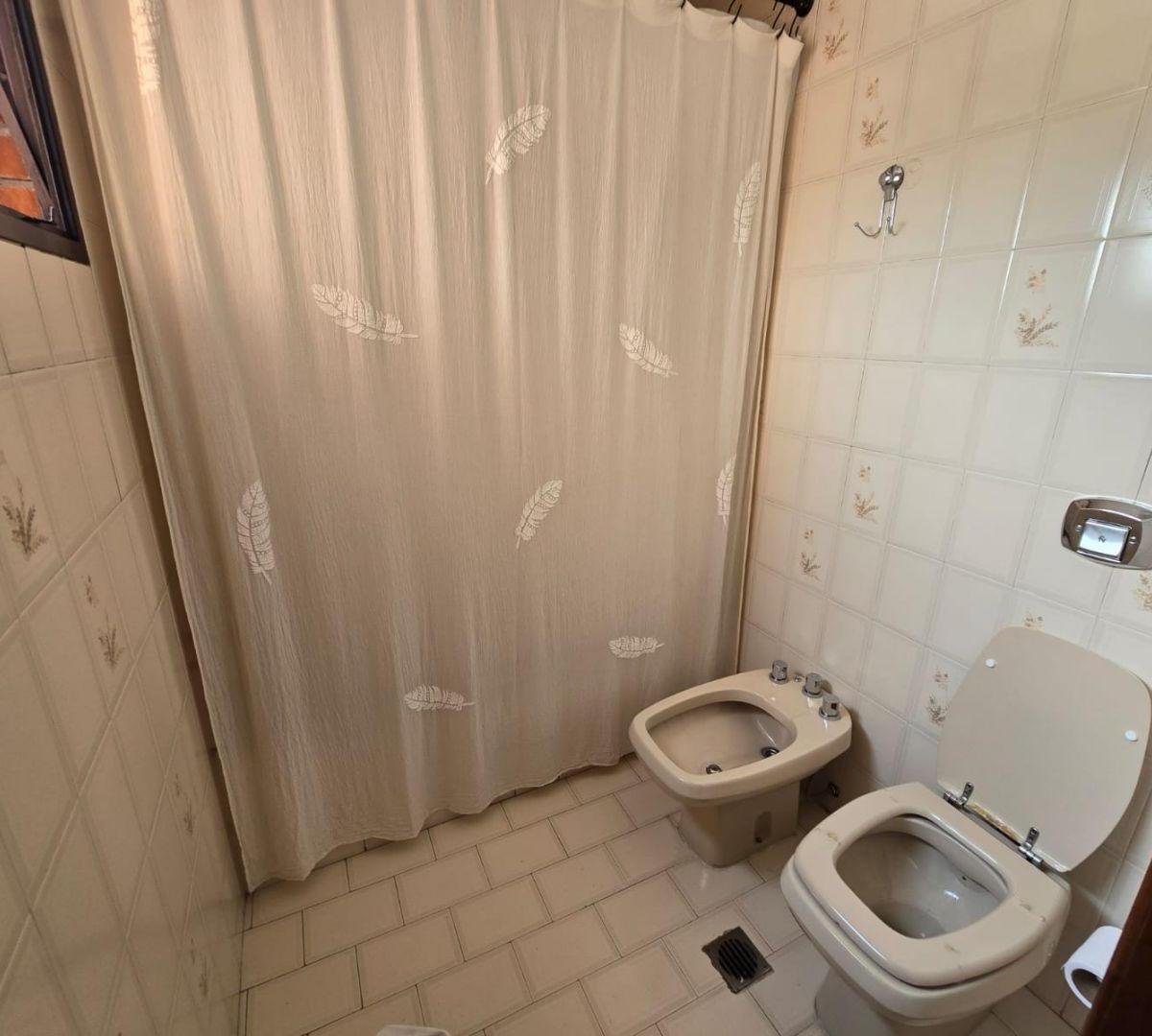 Casa en Venta 5 Ambientes Sobre Lote de 43 m de Fondo 3