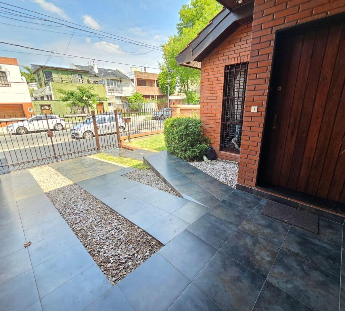 Casa en Venta 5 Ambientes Sobre Lote de 43 m de Fondo 1