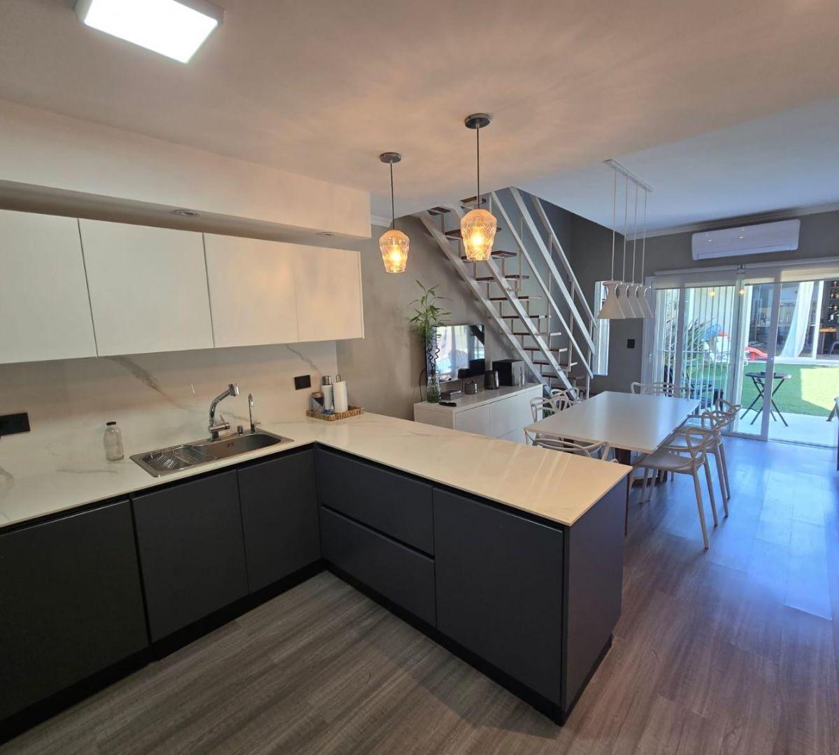 Venta de Casa 6 Ambientes Remodelada a Nuevo 3