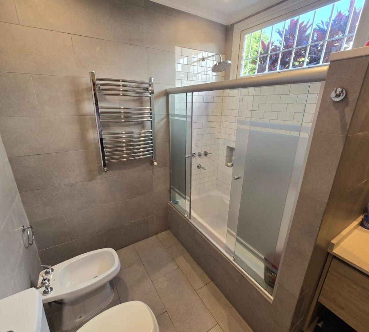 Venta de Casa 6 Ambientes Remodelada a Nuevo 1
