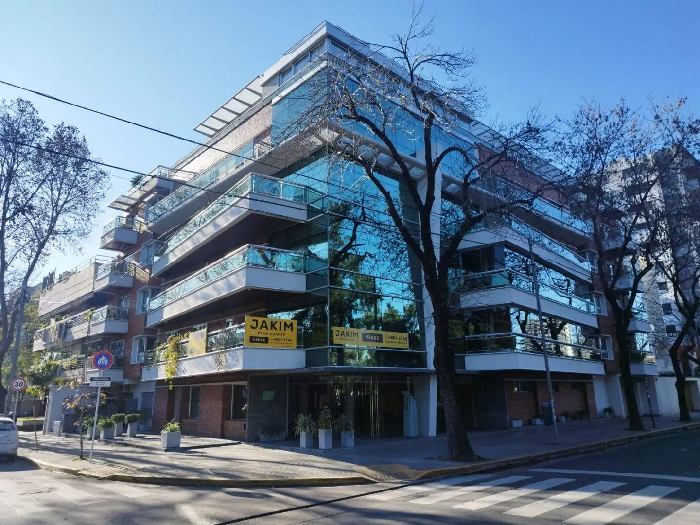 EXCLUSIVO SEMIPISO 6 AMBIENTES FRENTE A PLAZA ARENALES 5