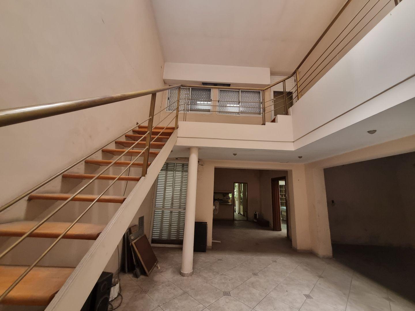 Foto de CASA 4 DORMITORIOS EXCELENTE UBICACION, imagen 4