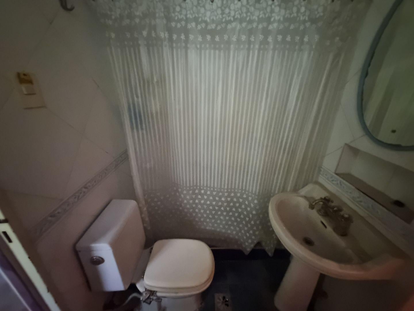 Foto de CASA 4 DORMITORIOS EXCELENTE UBICACION, imagen 2