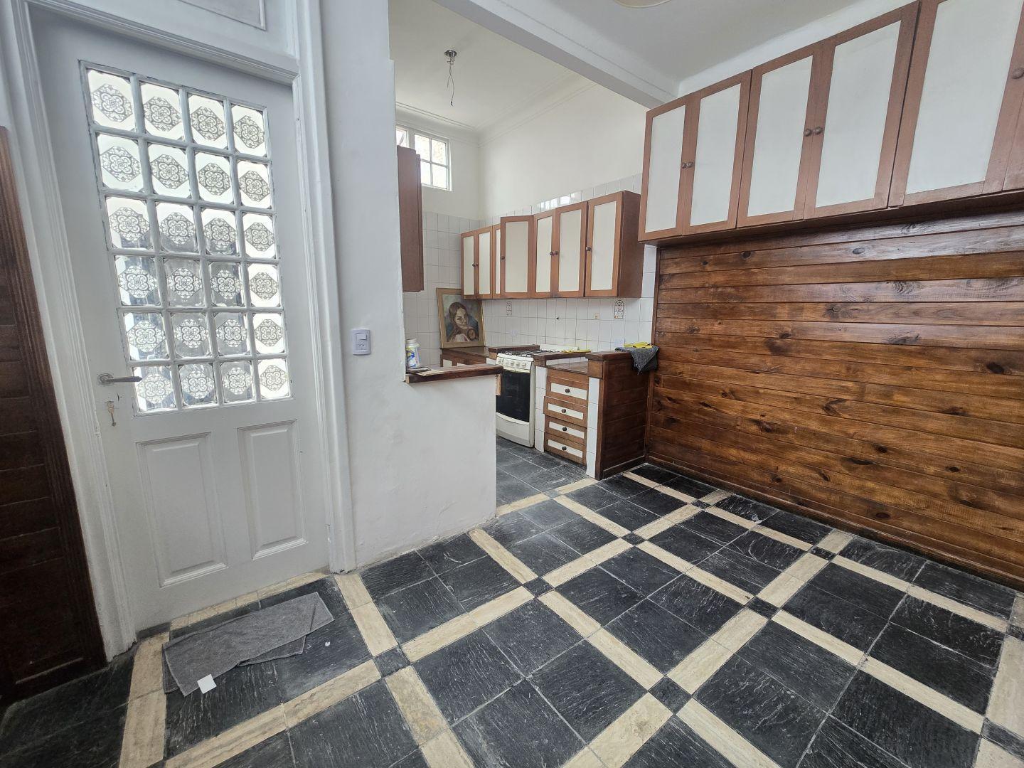 Foto de V. DEVOTO ALQUILER CASA 4 AMBIENTES CON GARAGE Y PATIO SOLO USO, imagen 2